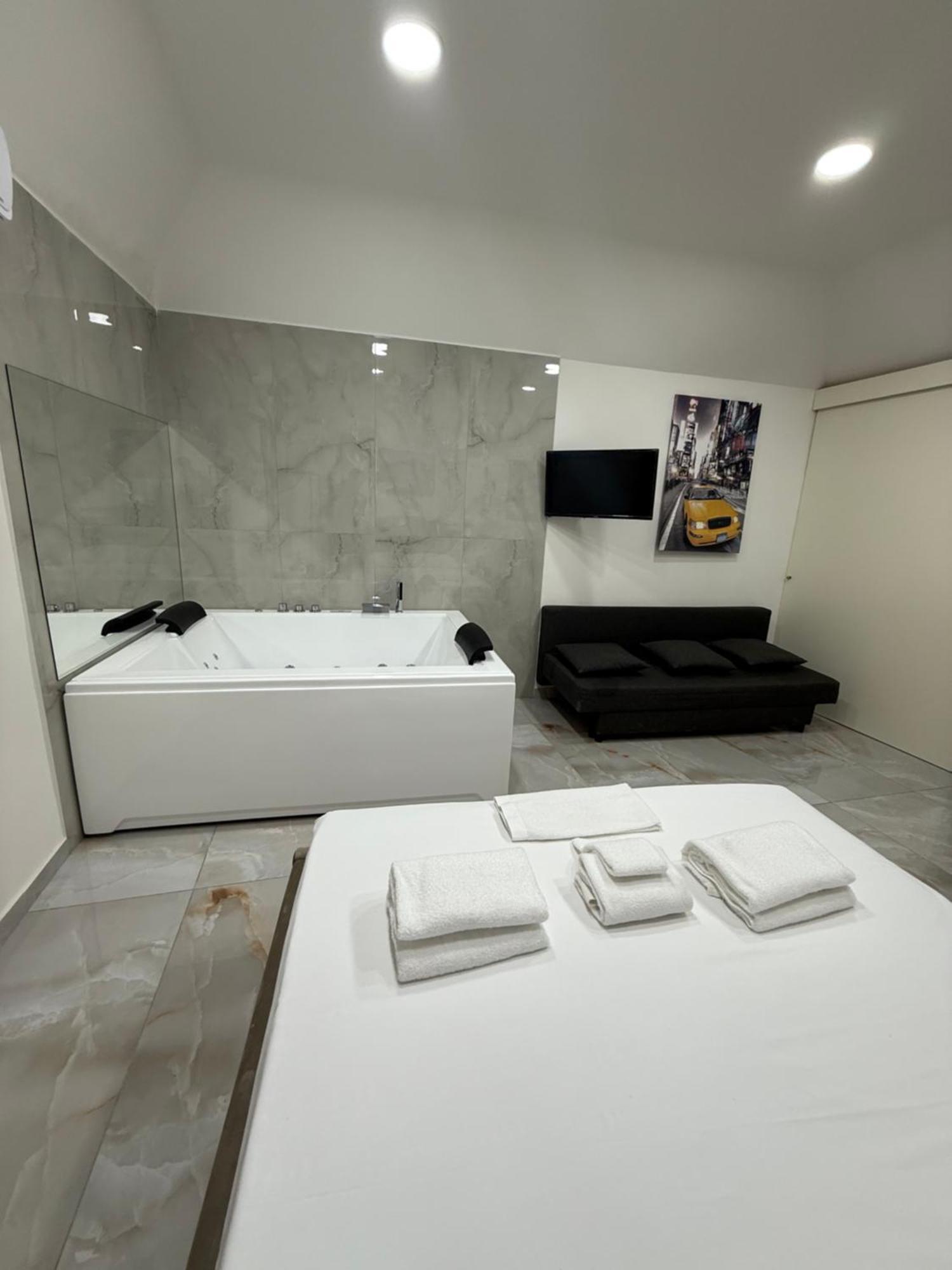 Caracciolo Suites 36 Nápoles Exterior foto